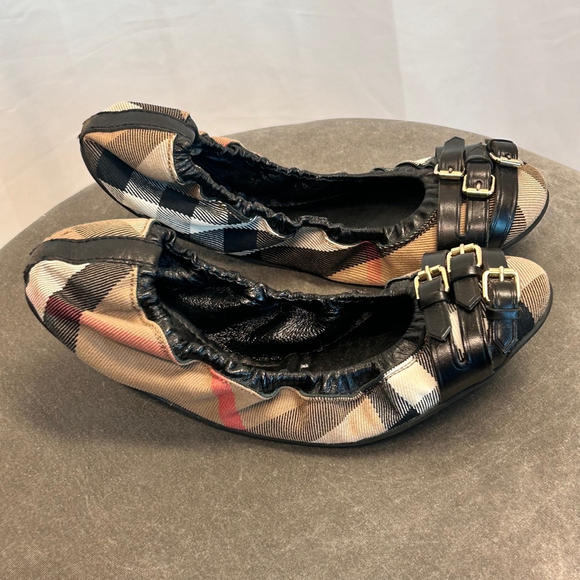 Burberry Brown Novacheck Canvas and Leather Buckle Ballet Flats Size 38 - Picture 1 of 10